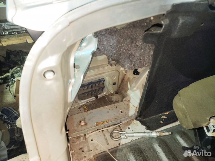 Четверть Peugeot 407 задняя левая