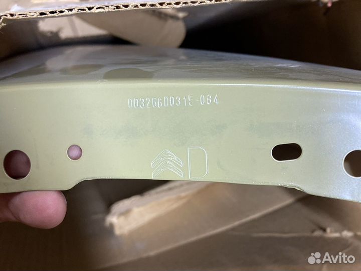 Крыло переднее правое citroen c4