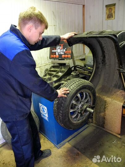 Работник легкового и грузового шиномонтажа