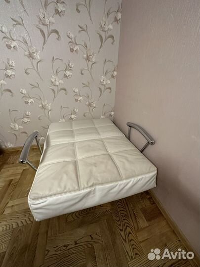 Кожаные кресла б/у