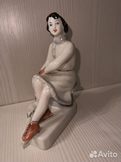 Статуэтка конькобежка