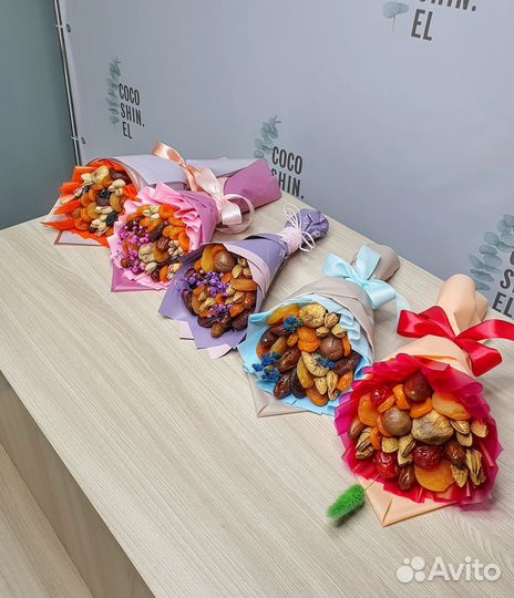 Съедобные букеты из орехов и сухофруктов