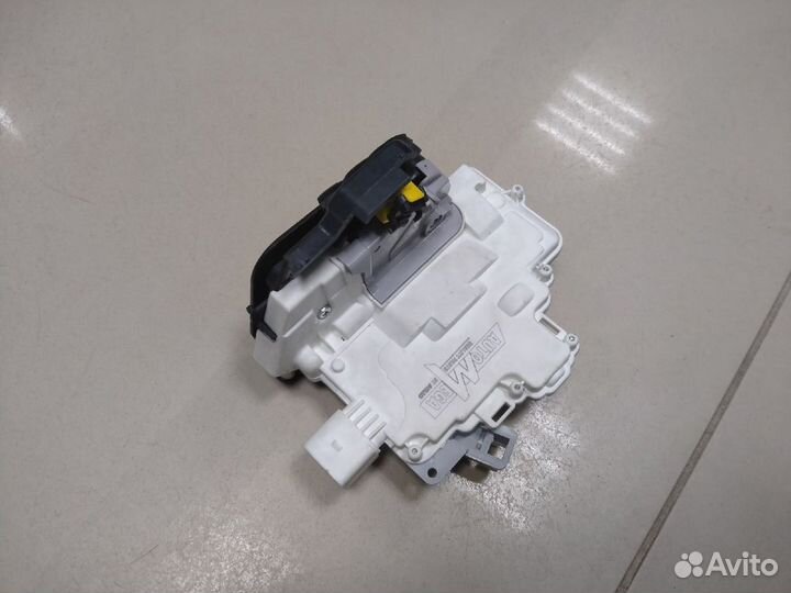 Замок передней правой двери Audi A4