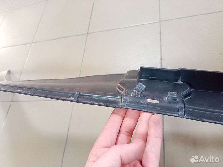 Audi Q7 4L Кожух замка капота