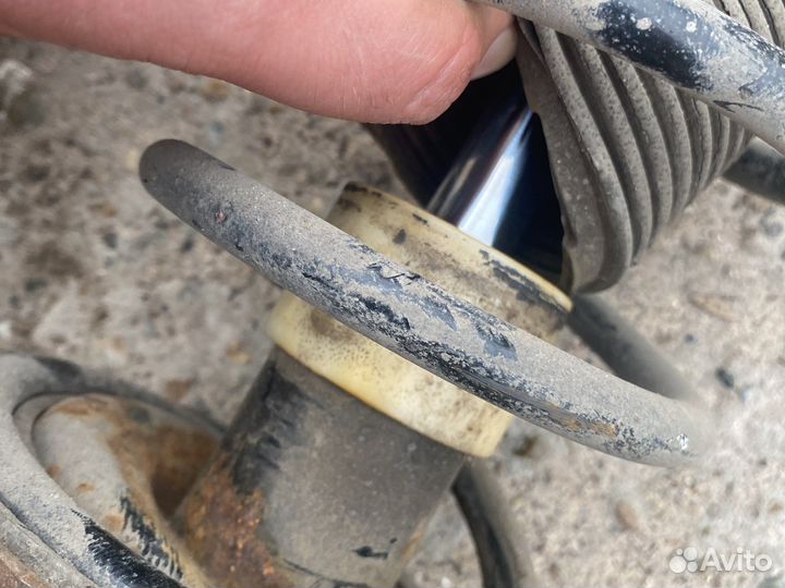 Mitsubishi colt передние стойки