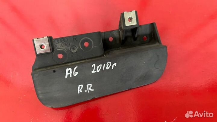 Брызговик задний правый Audi A6 C6 2.8 ccea 2010