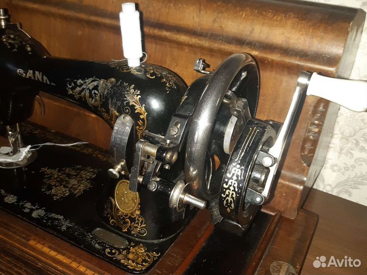 Антикварная швейная машинка Анкер