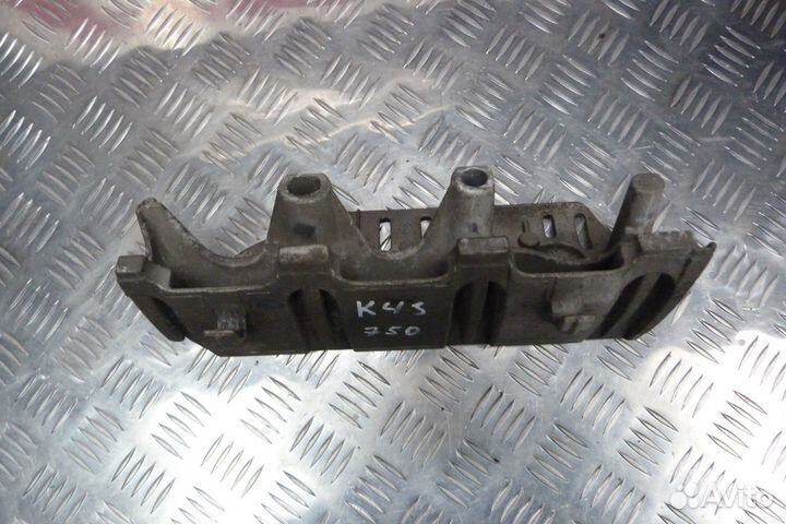 Кронштейн выпускного коллектора Renault Megane