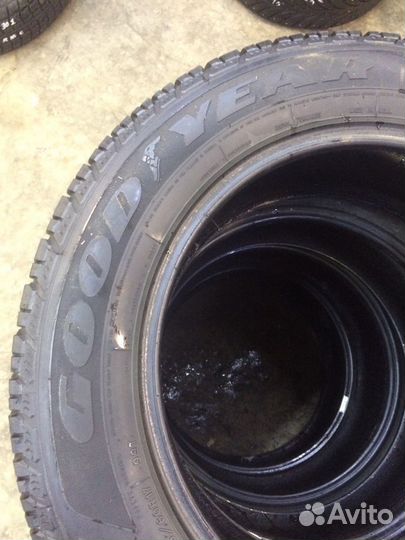 Goodyear UltraGrip Winter 225/60 R17 99T