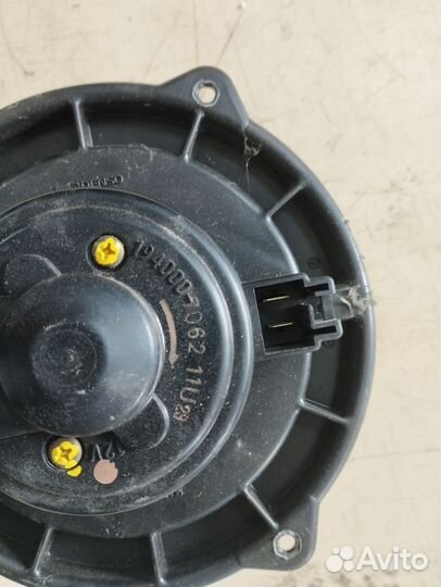 Мотор печки mitsubishi chariot grandis Митсубиси