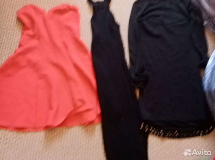 Отдам пакет вещей