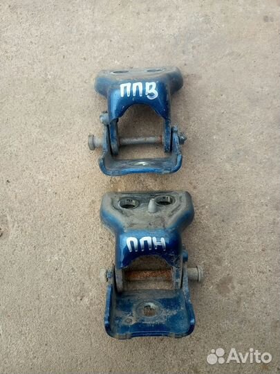 Петли передней правой двери Peugeot Partner B9