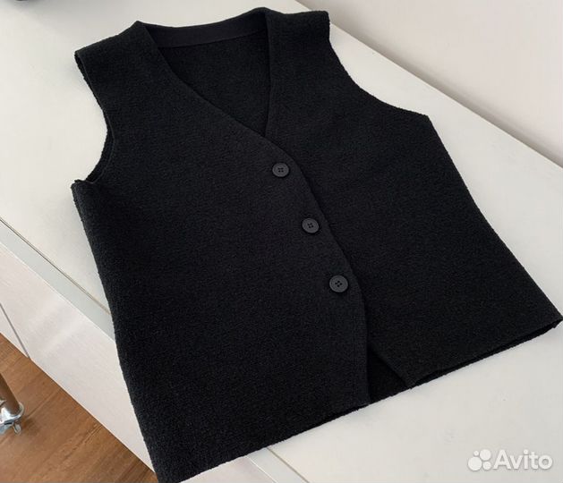 Женский трикотажный жилет новый