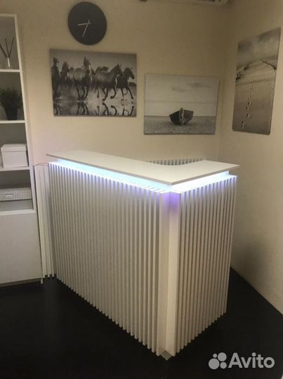 Стойка ресепшн