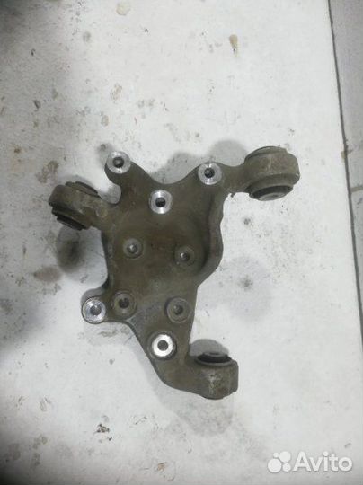 Кулак поворотный задний левый Mercedes Gla