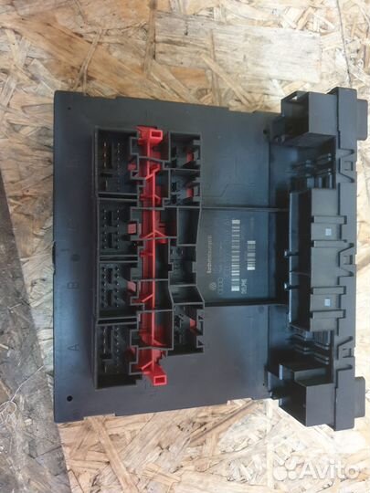 Блок бортовой сети Volkswagen Golf 5 Plus