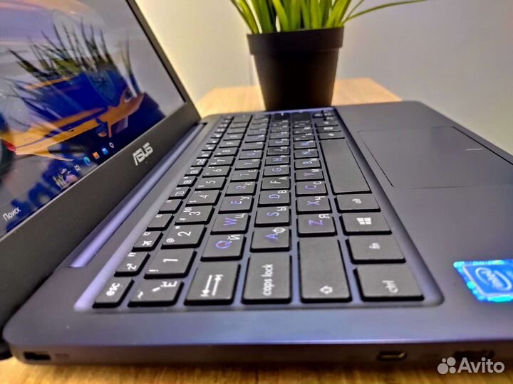 Нетбук asus E202S