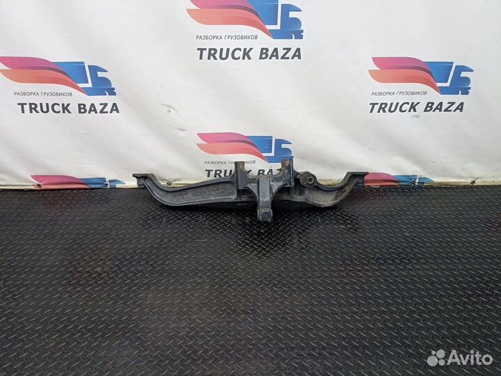 81436303168 Кронштейн пневморессоры правый