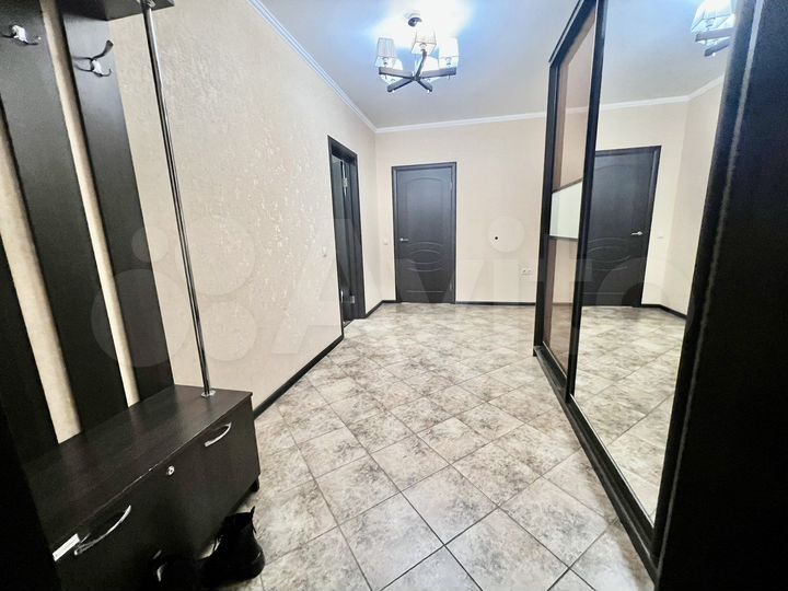 2-к. квартира, 70 м², 8/25 эт.