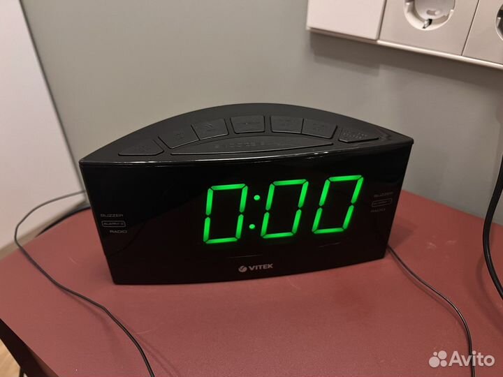 Радиочасы Vitek VT-6603