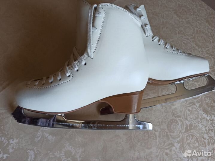 Фигурные коньки edea