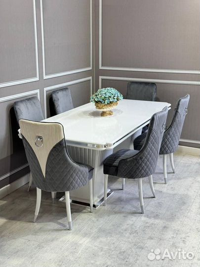 Стол и стулья в гостиную. В наличии