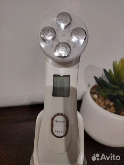 Косметологический аппарат с функциями RF- лифтинга