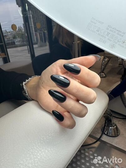 Требуется модель, маникюр