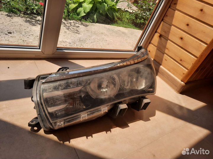 Левая фара corolla 150