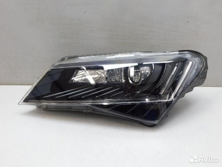 Фара левая Skoda Superb