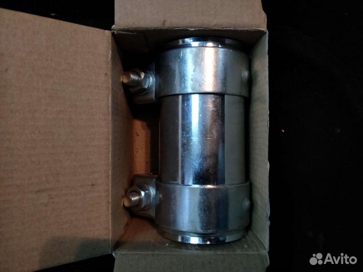 Труба соединительная на выхлопную трубу, хомут