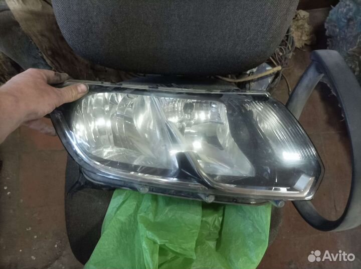 Фара правая renault sandero (2016)