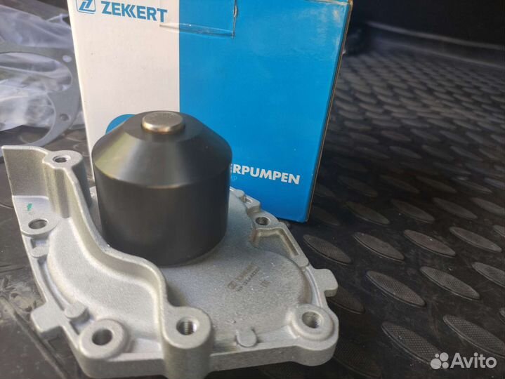 Водяной насос помпа