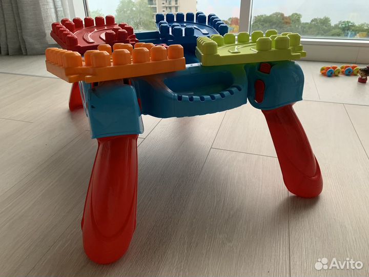 Megablocks: стол + тележка + 3 больших набора
