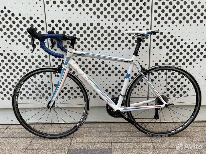 Шоссейный Cube Axial / рама 56cm / Sora