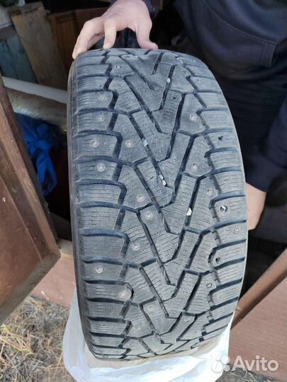 Pirelli Carrier Winter 235/45 R17