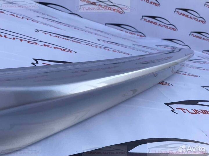 Спойлер под стекло Toyota Land Cruiser 200 T6176