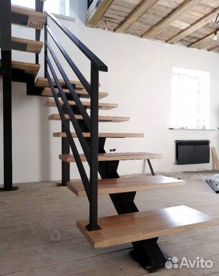 Лестница на металлокаркасе от производителя