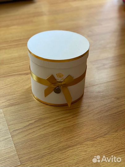 Коробка с декоративным наполнением