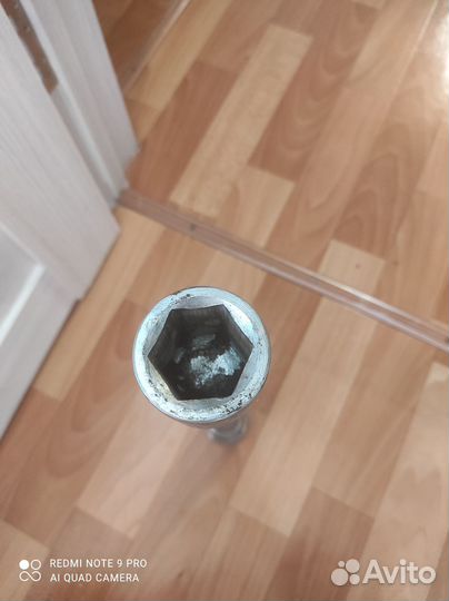 Ключ баллонный 32 33