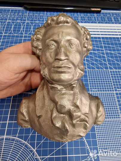 Бюсты и статуэтка