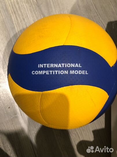 Волейбольный мяч mikasa v300w