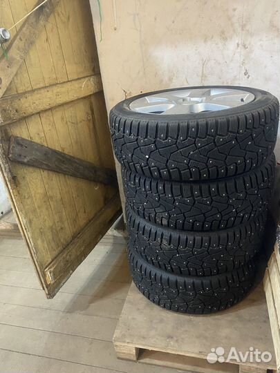 Pirelli Ice Zero 215/50 R17