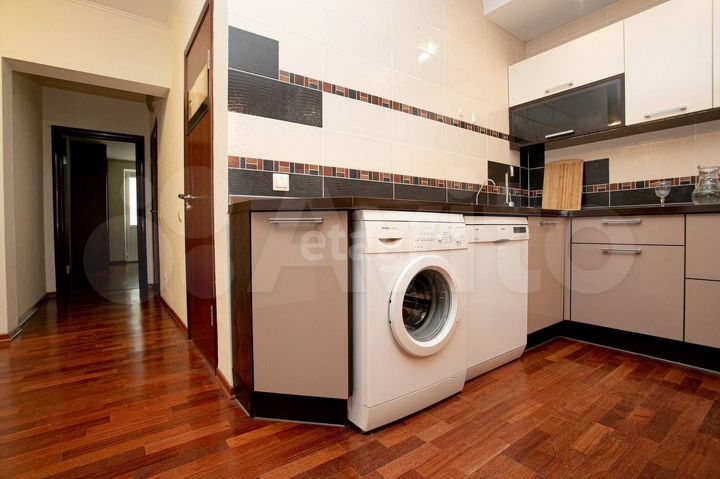 2-к. квартира, 87 м², 9/9 эт.