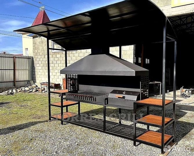 Мангальный комплекс из металла с крышей