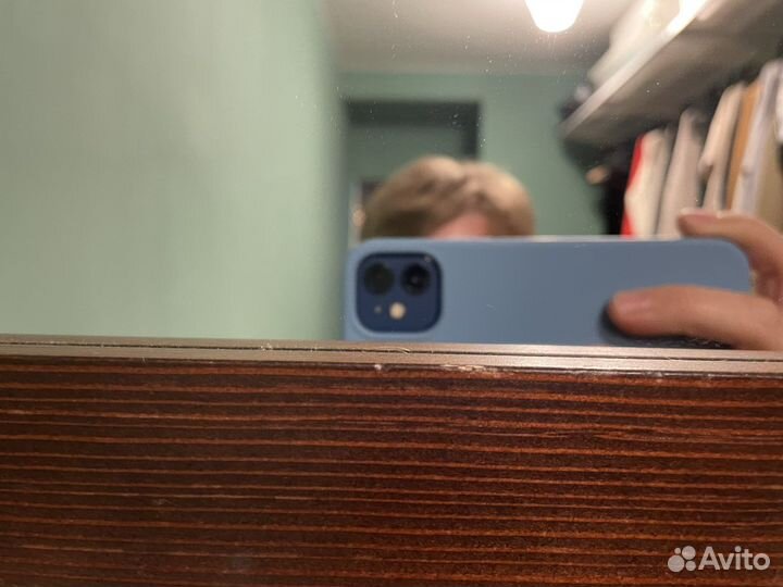 Зеркало в деревянной раме