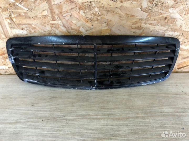Решетка капота передняя Mercedes-Benz E-Class W211