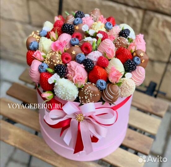 Шляпные коробки из клубникой в шоколаде