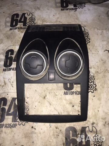 Рамка магнитолы с дифлектором Nissan Qashqai j10