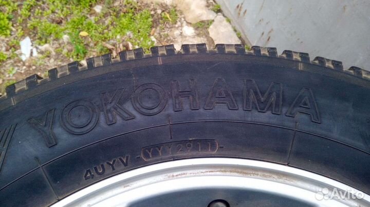 Yokohama Ice Guard Stud IG55 215/70 R16